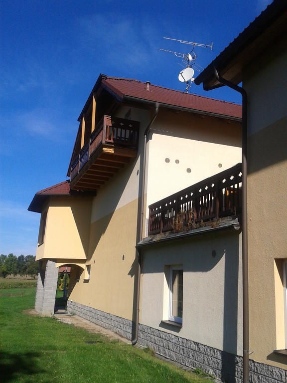 Penzion Starý dvůr Nové Dvory Esterno foto
