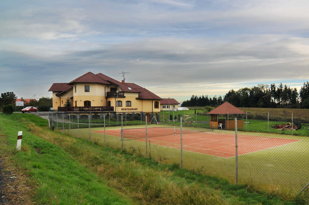 Penzion Starý dvůr Nové Dvory Esterno foto