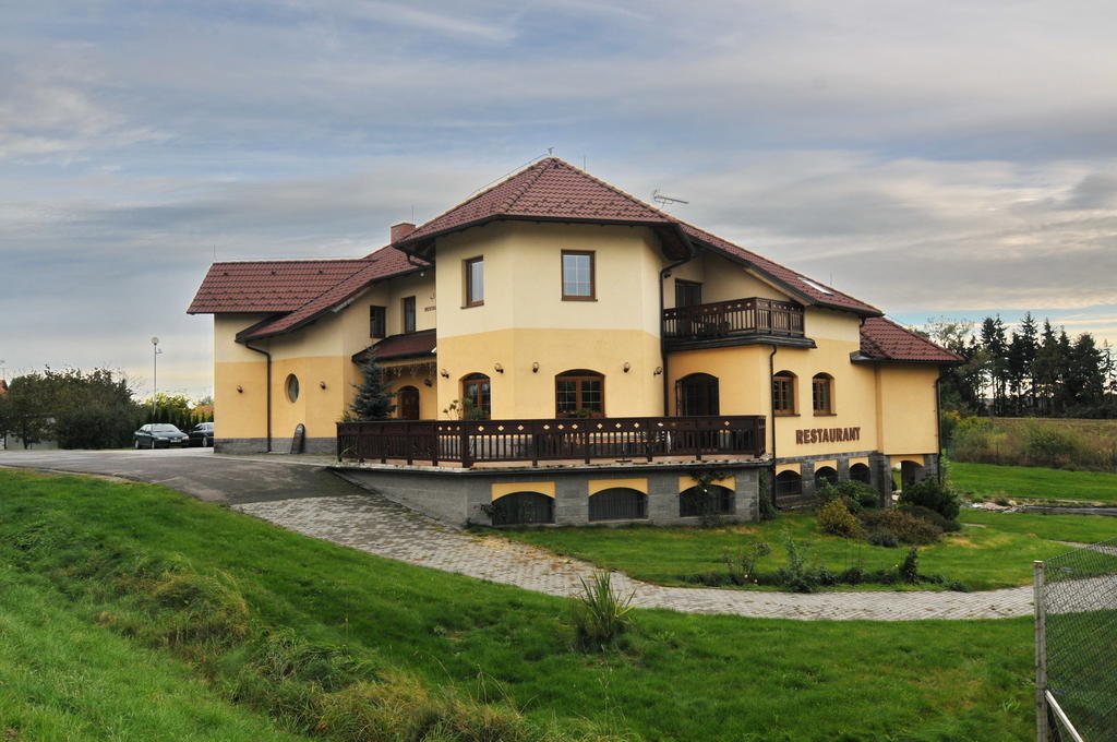 Penzion Starý dvůr Nové Dvory Esterno foto